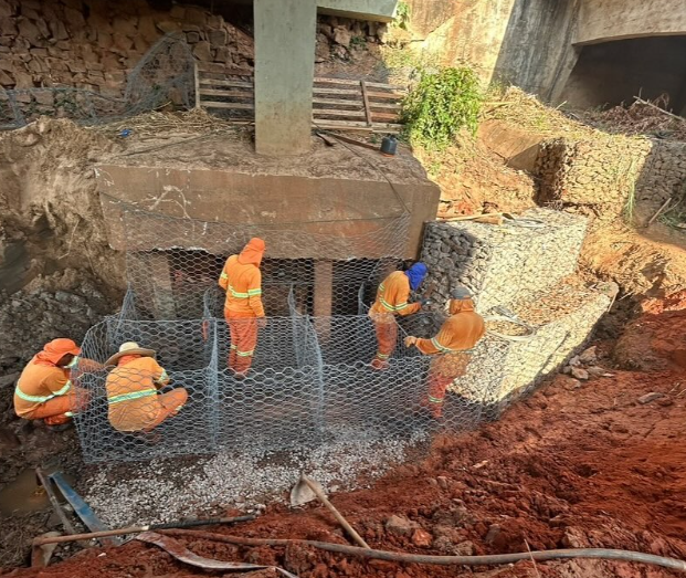 Execução de contenção em Gabião caixa e colchão Reno