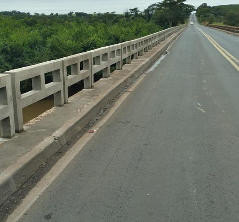 Restauração de guarda-corpo da ponte sobre o Rio Turvo